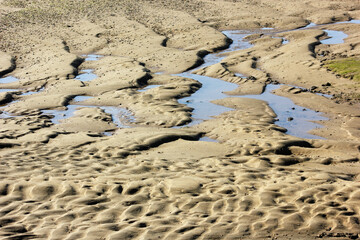 fundo com areia e água