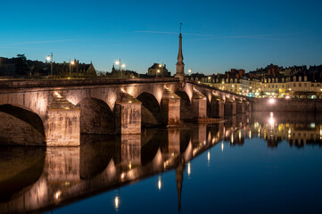 Obraz premium Le pont Jacques Gabriel à Blois