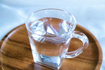 寝起きの水