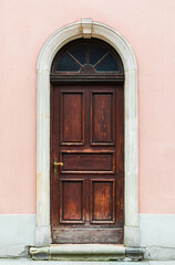 Fototapeta na wymiar Carved wooden old door