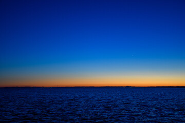 Obraz premium Kieler Bucht, Sonnenuntergang vom Leuchtturm Kiel
