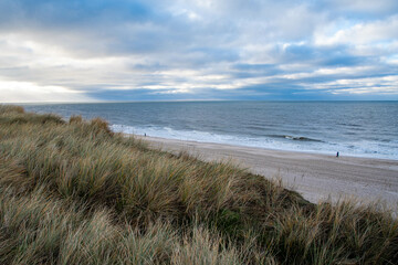 Fototapeta na wymiar Blick über die Dünen auf das Meer am Lister Ellenbogen Insel Sylt