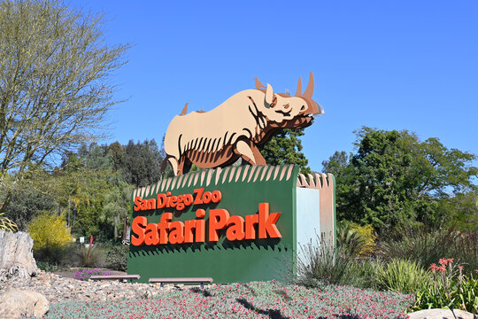 ESCONDIDO, CALIFORNIA - 9 FEB 2022: Sign at the entrance to the San Diego Zoo Safari Park