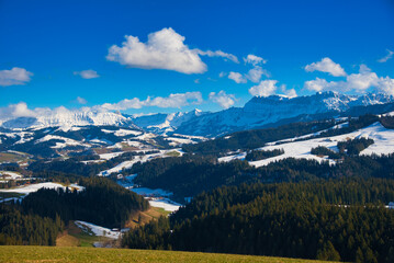 Fototapeta na wymiar Blick in das winterliche Emmental in der Schweiz
