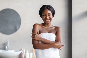 Sensual young black lady touching her smooth skin