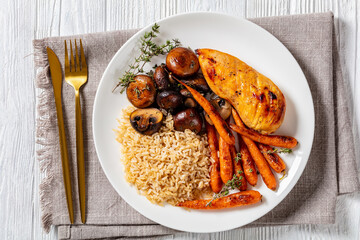 Chicken with rice, mushrooms and carrots