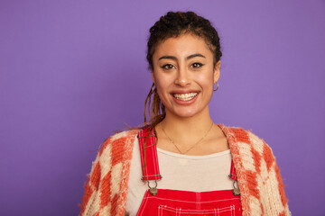 Studio portrait of smiling woman against purple background © Cultura Creative
