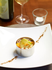Tartare di polpo e verdure crude nel coppapasta