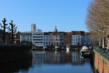 Naklejka premium Ghent canal houses and skyline on a sunny day (Belgium)