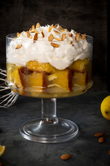 Lemon cake with lemon curd