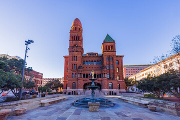 Sunny view of Courthouse building and Lady of Justice statue - obrazy, fototapety, plakaty