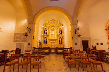 Fototapeta na wymiar Interior view of the San Fernando Cathedral