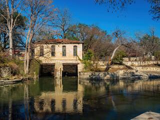 Sunny view of the water gate around Brackenridge Park