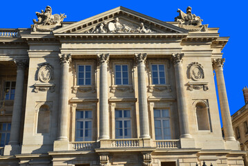 Fototapeta na wymiar Façade à colonnes du palais de la marine à Paris, France