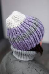 
Beautiful knitted hat of white and lilac color, handmade. Handmade Peruvian alpaca wool. fashion hat