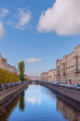 Fototapeta premium view of the canal with granite banks and beautiful old buildings on the embankment in the historical part of the Russian city of St. Petersburg