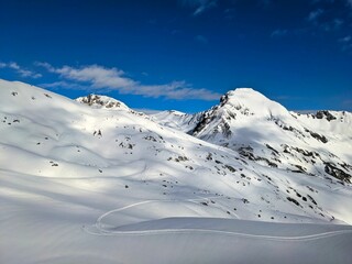 Fototapeta na wymiar Beautiful winter landscape in the winter time. Skitour Chorbschorn from Strelapass. Skimo in Davos. Mountaineering. Schiahorn Parsenn