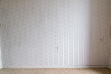 Victorian retro floral damask ornament wallpaper in tan and brown design.