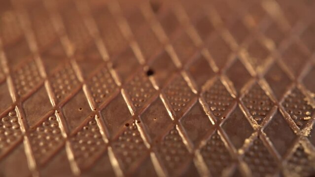 Macro Rotation Gingerbread in Milk Chocolate