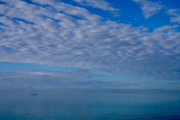 Obraz premium 沖縄県宮古島 朝凪の風景