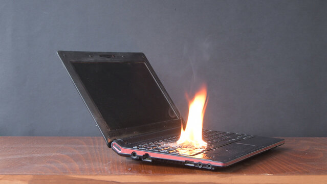 In the room on the table, a laptop caught fire, flames and sparks, a fire in the battery and contacts, a short circuit.