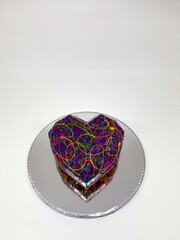 Corazón de chocolate de colores con técnica filigrana