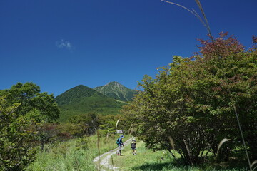 八ヶ岳を見ながら美しの森散策