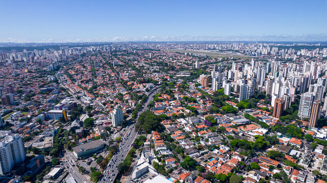 Aerial view of the city of São Paulo, Brazil.
In the neighborhood of Vila Clementino, Jabaquara, south side. Aerial drone photo. Avenida 23 de Maio in the background