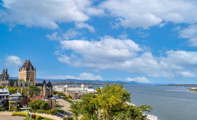 Obraz premium Panoramic view of Chateau Frontenac in Quebec historic center located on Dufferin Terrace promenade with scenic views and landscapes of Saint Lawrence River, upper town and Old Port.