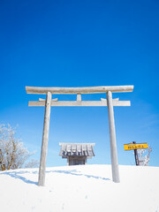 綿向山山頂の大嵩神社の鳥居