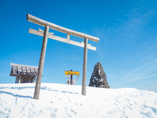 綿向山山頂の大嵩神社の鳥居