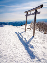 綿向山山頂の大嵩神社の鳥居