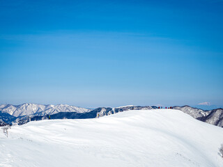 Fototapeta na wymiar 雪山の稜線