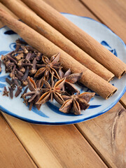 말린 향신료 스타아니스홀, 음식, 팔각향, 시나몬, 정향