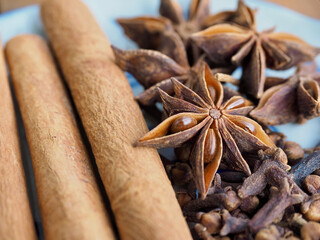 말린 향신료 스타아니스홀, 음식, 팔각향, 시나몬, 정향