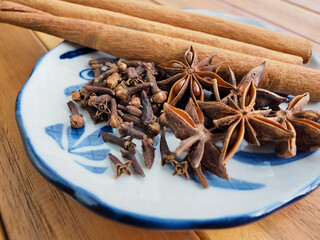말린 향신료 스타아니스홀, 음식, 팔각향, 시나몬, 정향