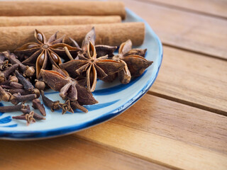 말린 향신료 스타아니스홀, 음식, 팔각향, 시나몬, 정향
