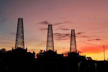 Obraz premium Atardecer en la industria.