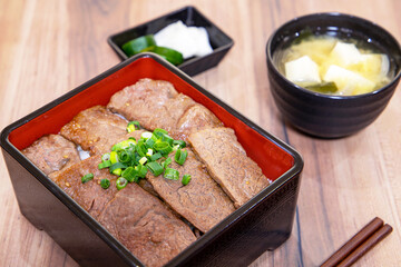 牛カルビ焼肉重定食