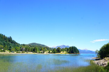 Fototapeta na wymiar アルゼンチンの美しい湖畔の風景