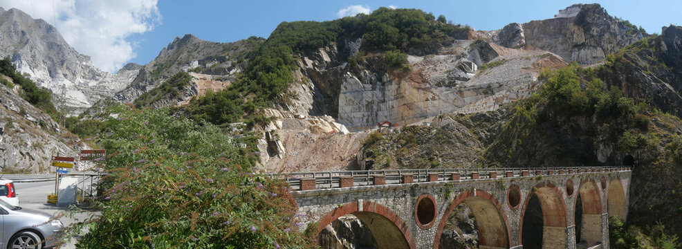 Ponti di Vara is a stone bridge with the street that connected the various marble quarries on the mountain
