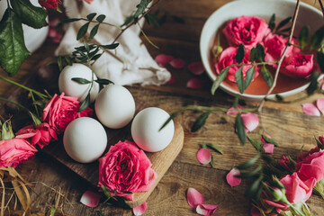 Fototapeta na wymiar On the table prepared eggs for coloring for Easter