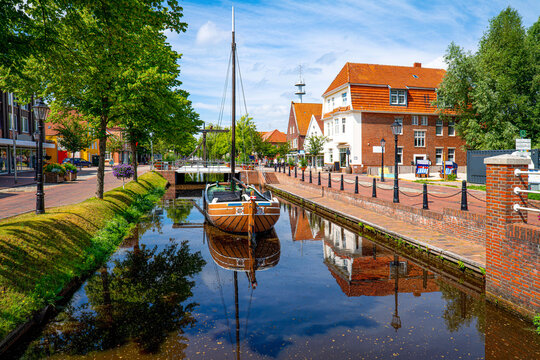 Papenburg (Emsland) Innenstadt mit Museumsschiff