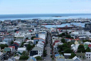Naklejka premium Blick über die isländische Hauptstadt Reykjavik vom Turm der Hallgrimskirkja