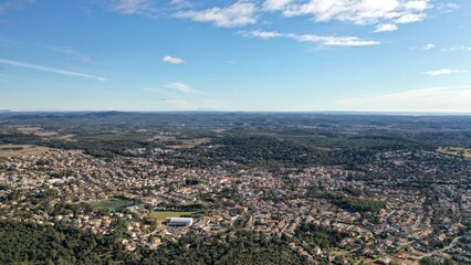 survol de l'arrière pays de Montpellier en Occitanie dans le sud de la France et les sources du Lez	