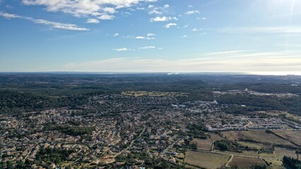 survol de l'arrière pays de Montpellier en Occitanie dans le sud de la France et les sources du Lez	