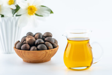 Nutritious and healthy tea seed oil