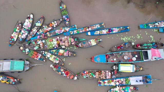 Busy boats are trading on the river. This place is very attractive to tourists and is famous in Can Tho called Phong Dien floating market