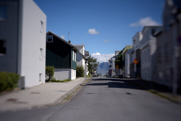 Fototapeta na wymiar Wohnhäuser in der Holtsgata in Reykjavik