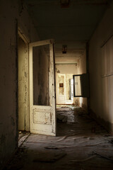 Fototapeta na wymiar Corridor in an old abandoned house